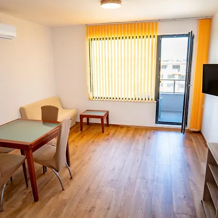 Galina Cozy With Free Parking דירה